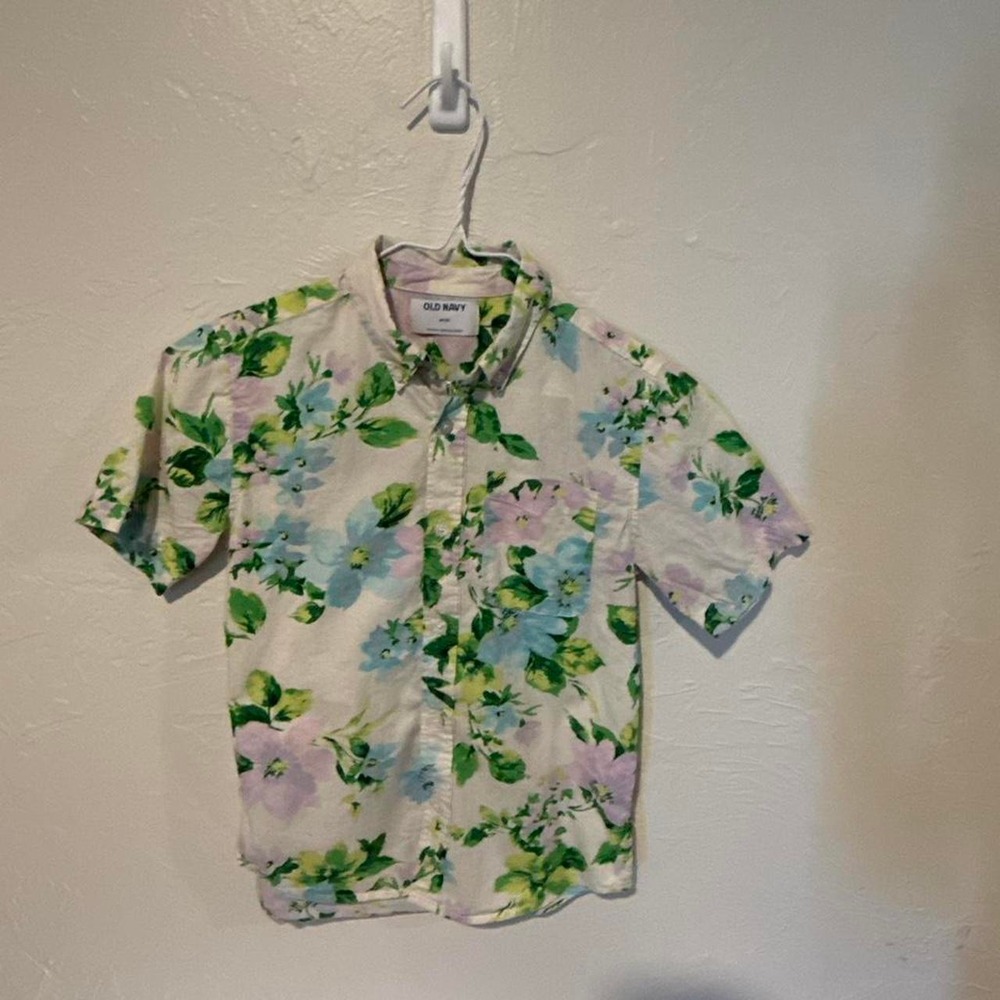 Boys Medium Old Navy cream blue/purple floral button-up shirt